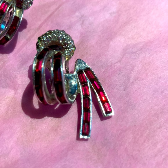 💍 Ruby Red Gemstone Gem Stone Boucher Vintage Clip On Earrings Signed 💗 - Picture 5 of 10